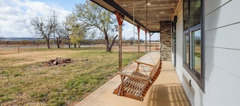Private Hot Tub & Pickleball Court: Baird Home!