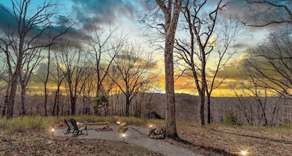 5 Mi to Beaver Lake: Family Cabin w/ Game Room