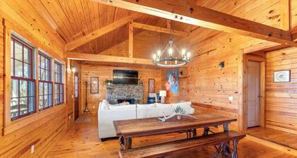 5 Mi to Beaver Lake: Family Cabin w/ Game Room