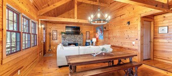 5 Mi to Beaver Lake: Family Cabin w/ Game Room