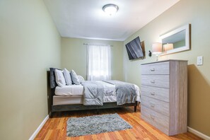 Interior - 11 Mi to Downtown Baltimore: Middle River Townhome (Middle River)