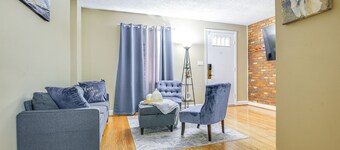 11 Mi to Downtown Baltimore: Middle River Townhome