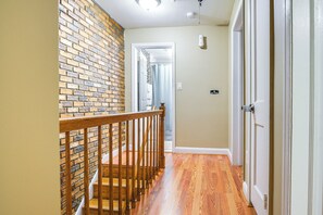 Interior - 11 Mi to Downtown Baltimore: Middle River Townhome (Middle River)