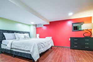 Interior - 11 Mi to Downtown Baltimore: Middle River Townhome (Middle River)