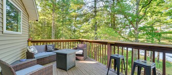 Lake Access & Dock: Remote Mio-area Cottage