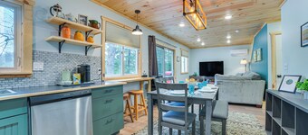 Lake Access & Dock: Remote Mio-area Cottage