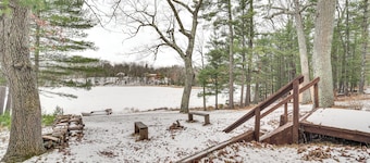 Lake Access & Dock: Remote Mio-area Cottage