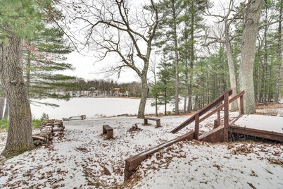 Lake Access & Dock: Remote Mio-area Cottage