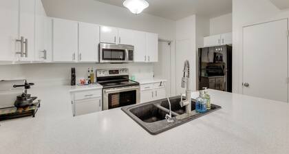 3 Mi to Dtwn: Mesa Townhome w/ Patio