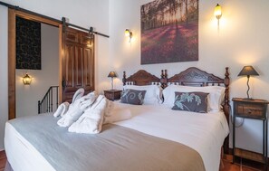 2 bedrooms, travel crib, free WiFi, bed sheets