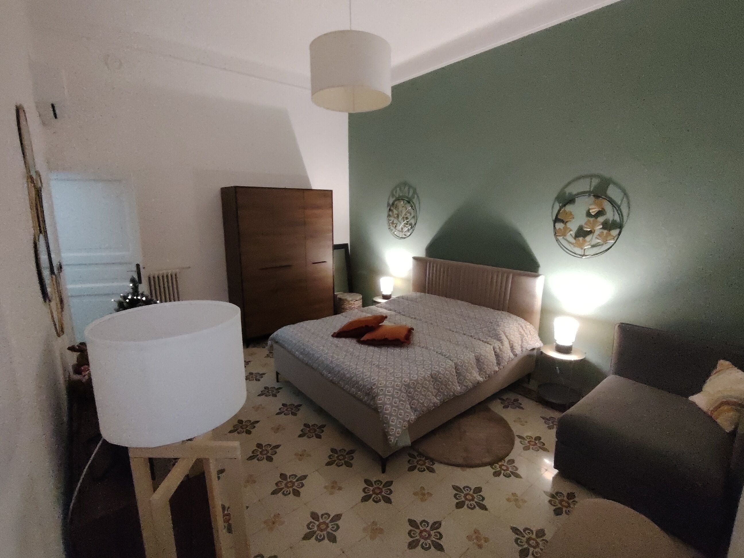 2 makuuhuonetta, työpöytä, silitysrauta/-lauta, ilmainen Wi-Fi