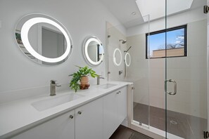 Shower, hair dryer, towels