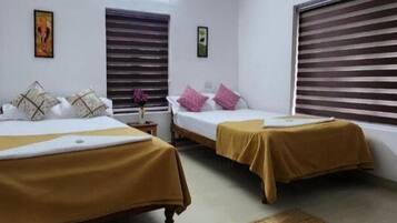 5 bedrooms, iron/ironing board, WiFi, bed sheets