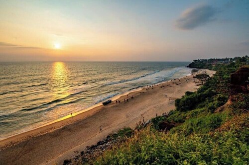 Spacious 5-bedroom villa with WiFi, AC in gorgeous Varkala