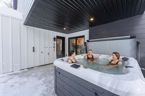 Indoor spa tub