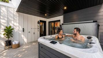 Bain à remous extérieur