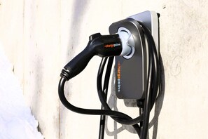 A charging station with a cable connected to it. - Spa, Mountains & Ultimate Comfort | Le Jameson (Saint-Philémon)