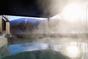 Pool - Spa, Mountains & Ultimate Comfort | Le Jameson (Saint-Philémon)