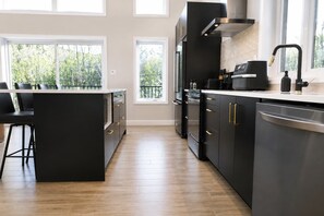 Coffee/tea maker, fridge, microwave, oven