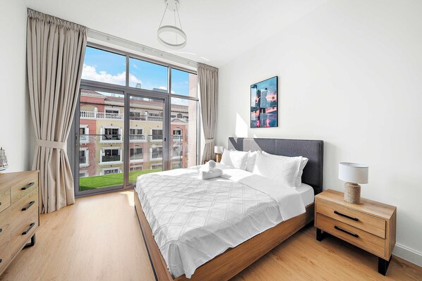 1 Schlafzimmer, Schreibtisch, Bügeleisen/Bügelbrett, Reisekinderbett
