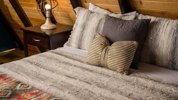 Travel cot, WiFi, bed sheets