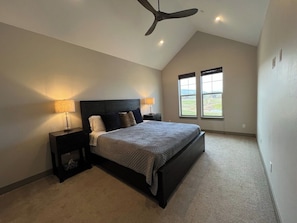 4 habitaciones, tabla de planchar con plancha, cuna de viaje y wifi 