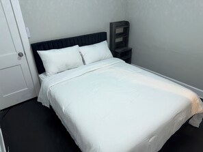 2 makuuhuonetta, tallelokero huoneessa, silitysrauta/-lauta, Wi-Fi