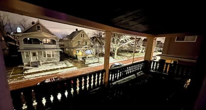 Charming Full private unit!! 2-bedrooms