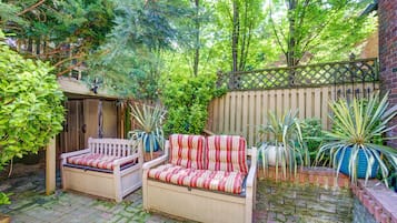 Apartment, 2 Bedrooms | Property grounds