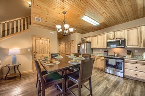 Condo, 6 Bedrooms | Dining - Oma13a14 Gruene Bungalow At Old Mills Resort 6 Bedroom Condo (New Braunfels)