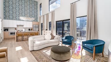 Smart TV, table tennis