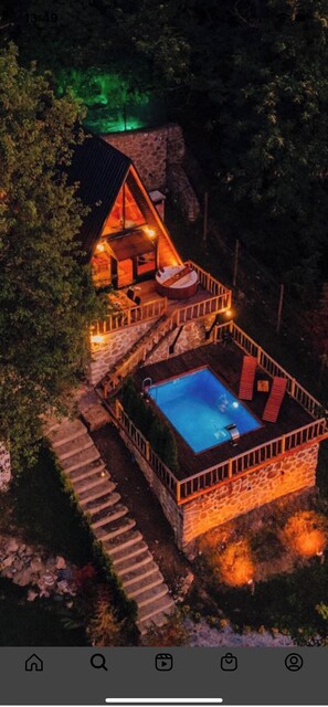 Family Bungalow, Lake View | Laptop workspace, free WiFi, bed sheets