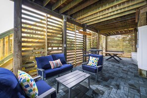 Unclassified image, 2 of 45, button