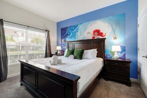 4 bedrooms, iron/ironing board, WiFi, bed sheets