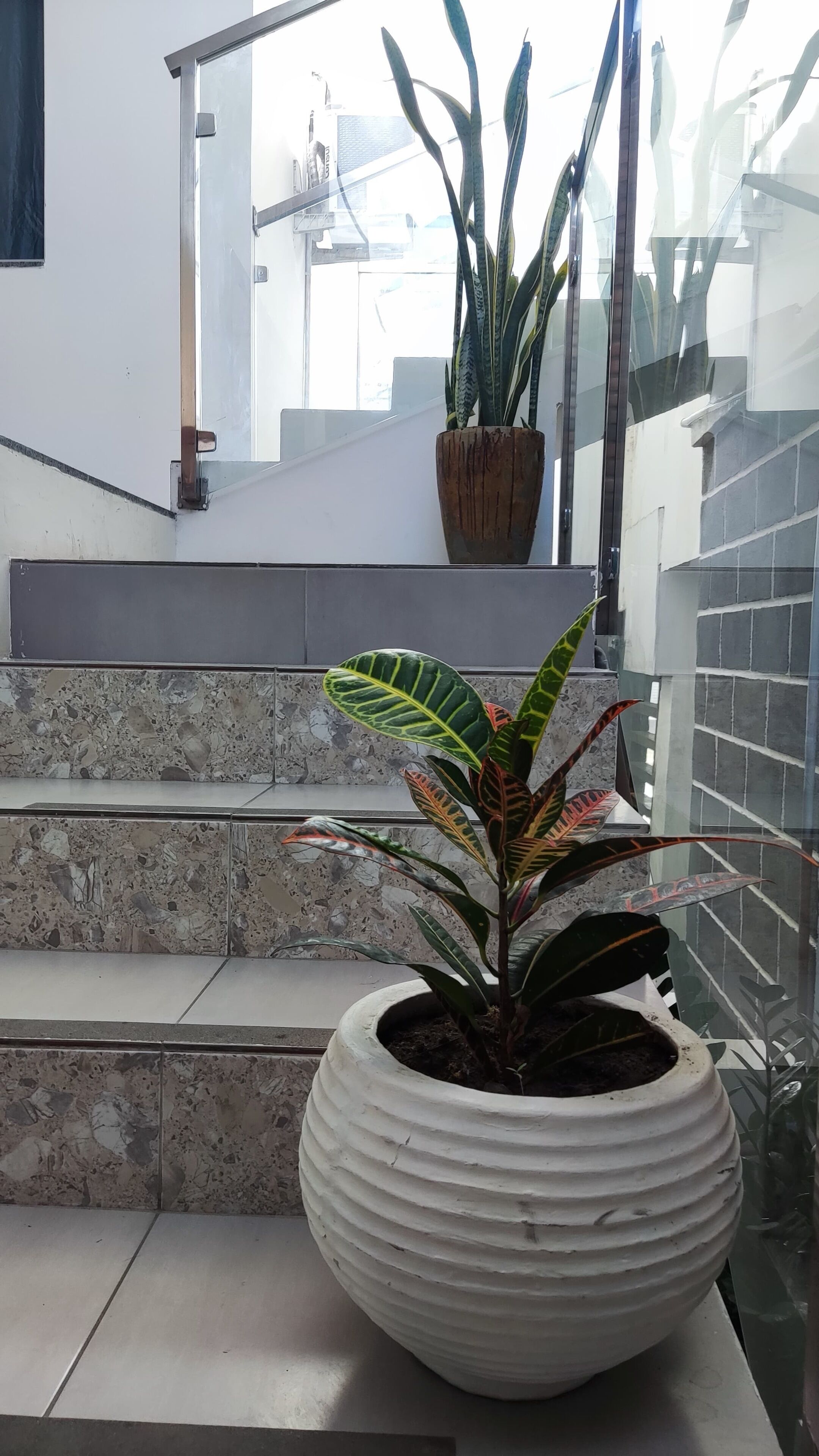 办公桌、笔记本电脑工作区、免费 WiFi