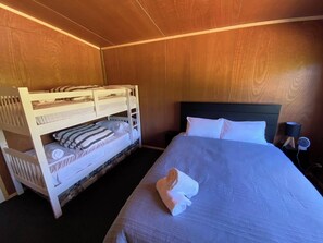 2 bedrooms, WiFi, bed sheets