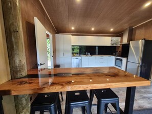 Fridge, stovetop, dishwasher, coffee/tea maker - Modern Escape - Comfort in Collingwood (Collingwood)