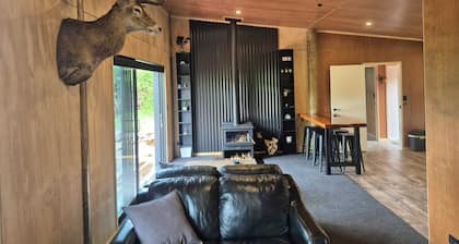 Modern Comfort in Collingwood - Brand New Holiday Home