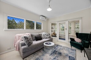 TV, fireplace, offices, computer monitors - Temple of the Hidden Grove – Tecoma Hills Sanctuary (Tecoma)