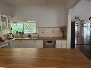Fridge, microwave, stovetop, dishwasher