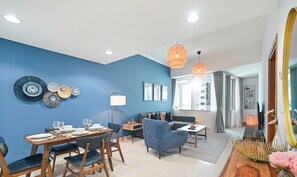 Deluxe Apartment, Sea View | In-room dining