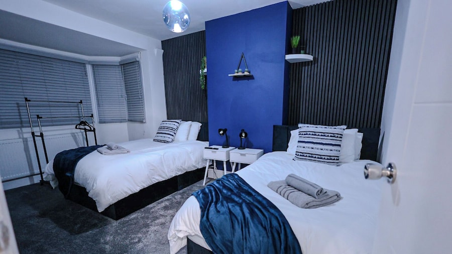 伯明翰可容纳17人的7卧室豪华度假屋