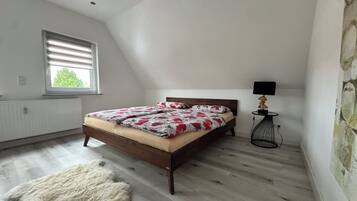 1 Schlafzimmer, BĂŒgeleisen/BĂŒgelbrett, WLAN, BettwĂ€sche