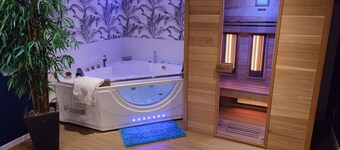 Love Story Chalet: Country wellness with Jacuzzi and sauna