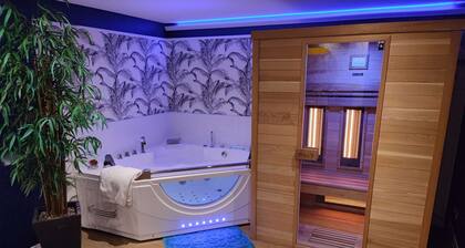 Love Story Chalet: Country wellness with Jacuzzi and sauna