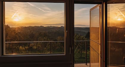 Charming cottage with beautiful view and hot tub