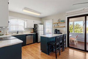 Fridge, microwave, oven, stovetop - Slumbering Duck: 2-Min Walk to Beach | Dogs OK (Duck)