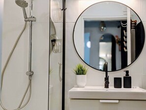 Hair dryer - Charming with Garden | Near train station (Rennes)
