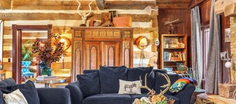 Luxury Hill Country Escape • Pool, Hot Tub, Firepit • Near Wineries