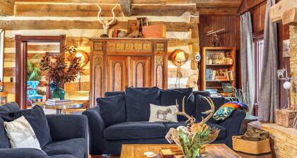 Luxury Hill Country Escape • Pool, Hot Tub, Firepit • Near Wineries